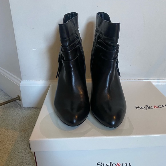 Women’s Style & Co black heeled booties, size 8 - Picture 7 of 7
